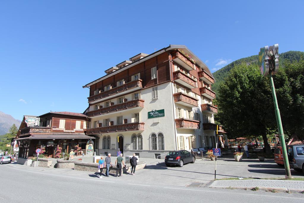 Residence Albergian Pragelato Exteriör bild