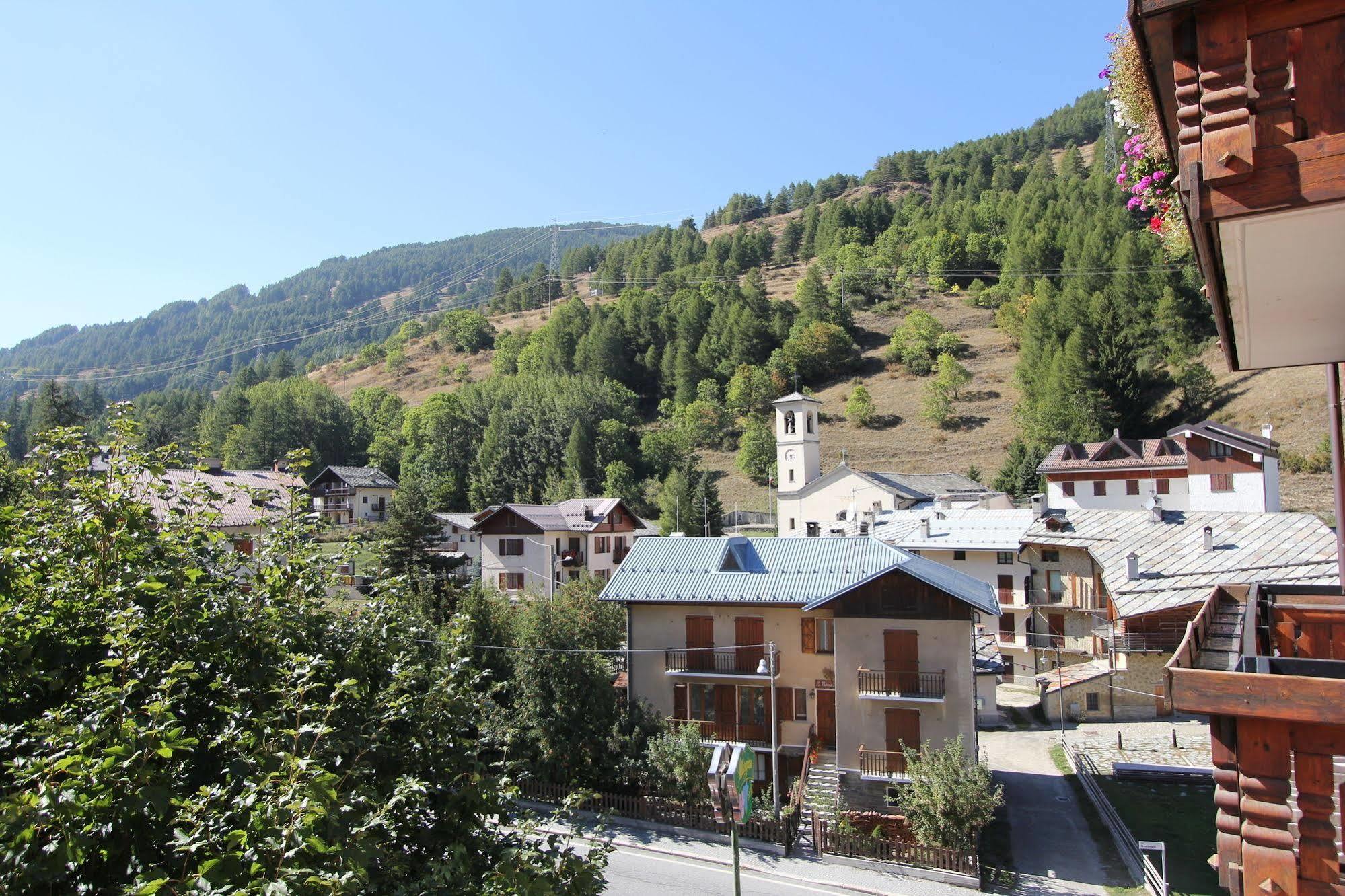 Residence Albergian Pragelato Exteriör bild