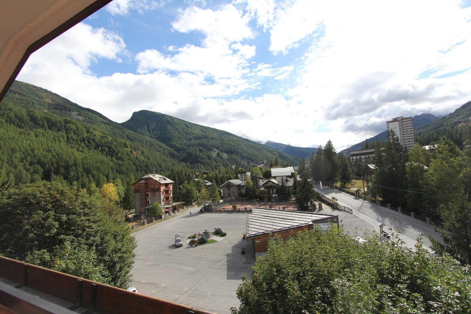 Residence Albergian Pragelato Exteriör bild